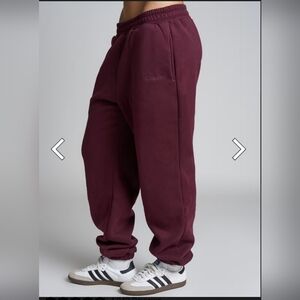 NWOT COMFRT MAROON SIGNATURE SWEATS. SZ XL